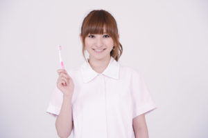 セルフホワイトニングとは？歯科医院での施術との4つの違いを紹介