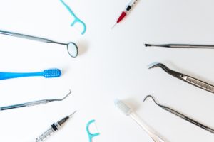 セルフホワイトニングにおけるトラブル事例とは？事前にチェックして安全性の高いホワイトニングを！